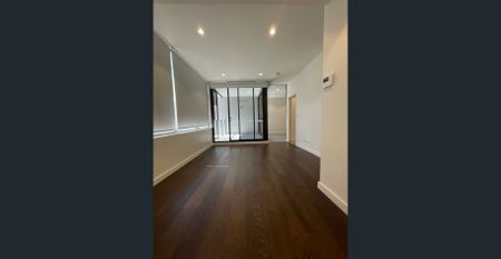 Stylish 1-Bedroom Apartment in Vibrant Waterloo - Photo 4