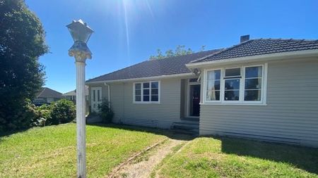 Three bedroom home in handy location - Photo 5