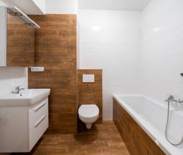 Moderní byt 2+kk s balkonem v centru města, 44 m - Photo 3