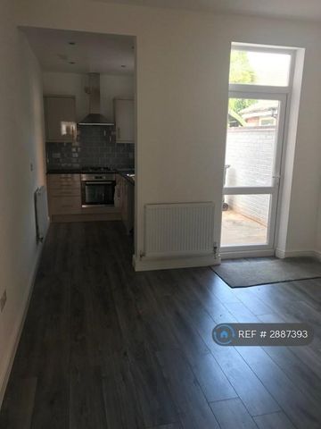 3 bedroom terraced house to rent - Photo 5