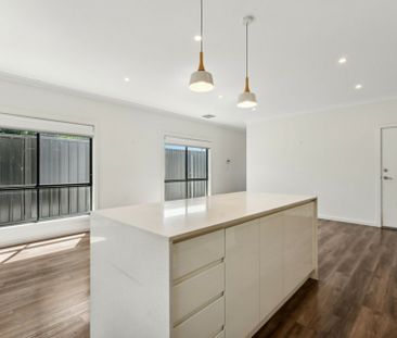 Two-Storey Living in Desirable Location - Photo 3