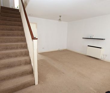 3 bedroom Terraced House to let - Photo 2
