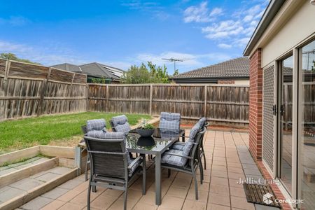 121 Gordons Road, South Morang - Photo 2