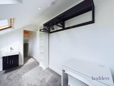 4 bedroom semi-detached house to rent - Photo 5