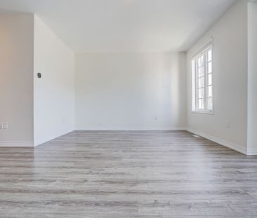 For Lease - 3353 Carding Mill Trail, Oakville, Ontario - Photo 4