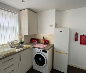 Room in a Shared House, Mere Avenue, M6 - Photo 4