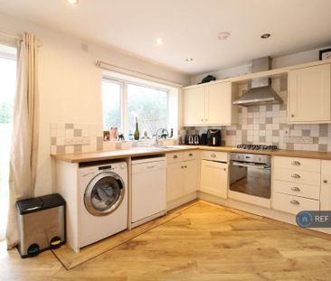 2 bedroom semi-detached house to rent - Photo 6