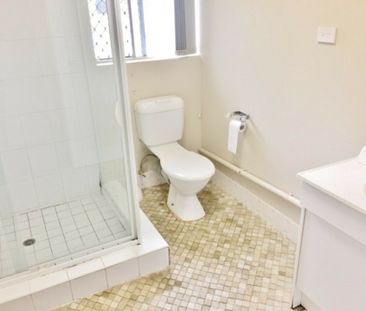 2/27 Collins Street, Clayfield QLD, Belconnen - Photo 6