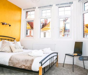 3 bedroom flat to rent - Photo 5