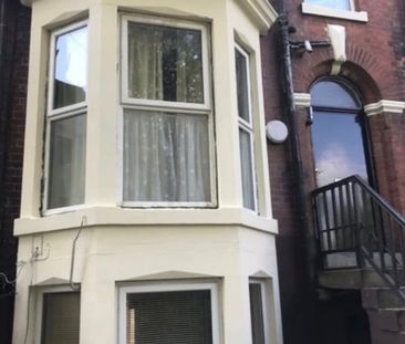 Studio Flat, Cambrian Terrace, LS11 - Photo 1