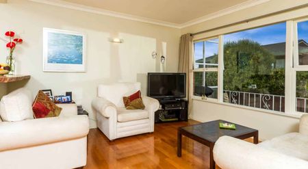 MILFORD 2 BEDROOM CUTIE WITH VIEWS - Photo 3