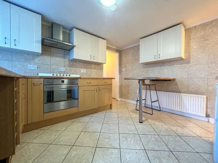 2 Bedroom Flat To Let - HP13 - Photo 5