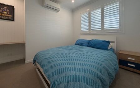 LUXURY 4 BEDROOM HOME ON THE GOLF COURSE + STUNNING INGROUND POOL! - Photo 3