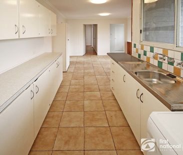 5 Fairbairn Road, Cranbourne - Photo 6