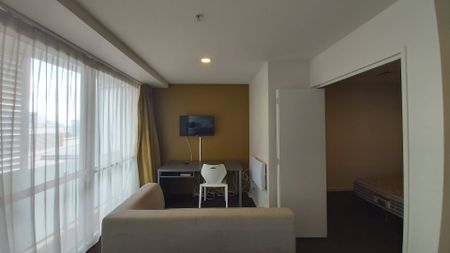 Fully Furnished One Bedroom Apartment in the CBD, Hot & Cold Water Included. - Photo 5