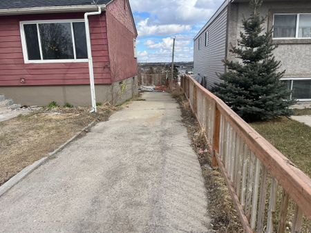 Well Maintained 8 bdrms Bungalow in Highland Park! - Photo 5