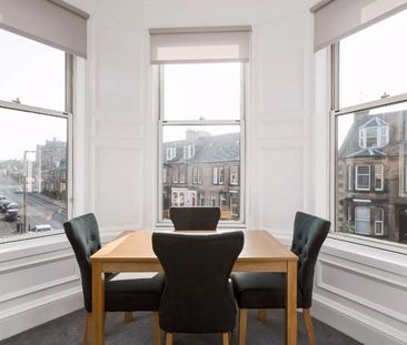 3 bedroom flat to rent - Photo 3