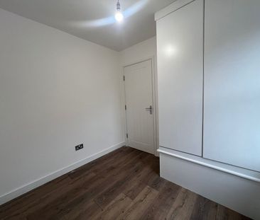2 Bed Maisonette, Bakers End, SW20 - Photo 4