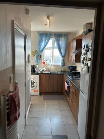1 bedroom in a house share to rent - Photo 3