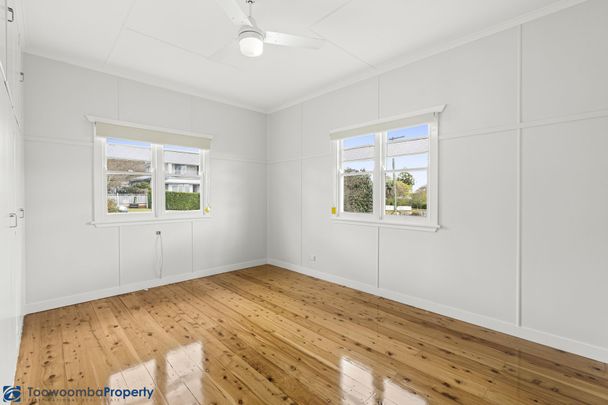 Easy to maintain, this three bedroom timber home will surely impress. - Photo 1