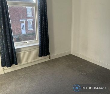 3 bedroom flat to rent - Photo 3