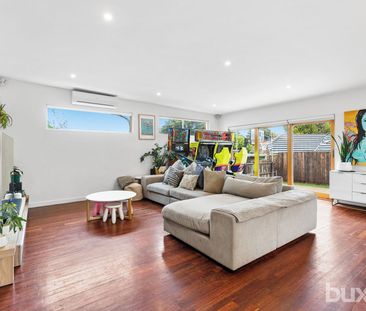 Neat & Tidy 4 Bedroom Home With Garden and Basketball Court! - Photo 2