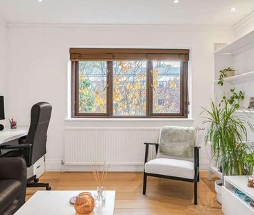 Canonbury Crescent, Islington, London, N1 - Photo 1