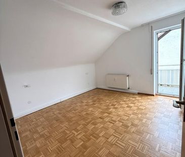 Benningen am Neckar: 3-Zimmer-DG mit Balkon & Ebk - Foto 1