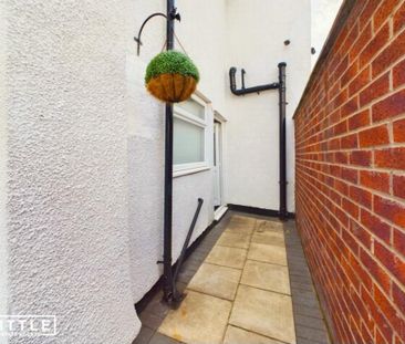 3 bedroom end of terrace house to rent - Photo 3