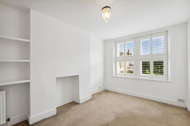 4 bedroom house in London - Photo 1