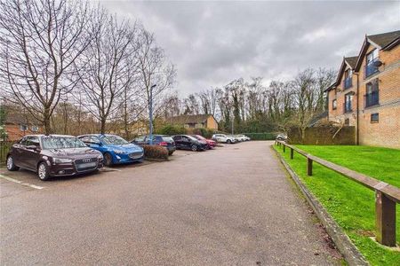 Shire Place, The Ridings, Worth, Crawley, RH10 - Photo 2