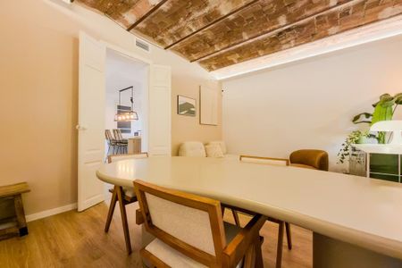 Carrer de la Diputació, Barcelona, Catalonia 08013 - Photo 4