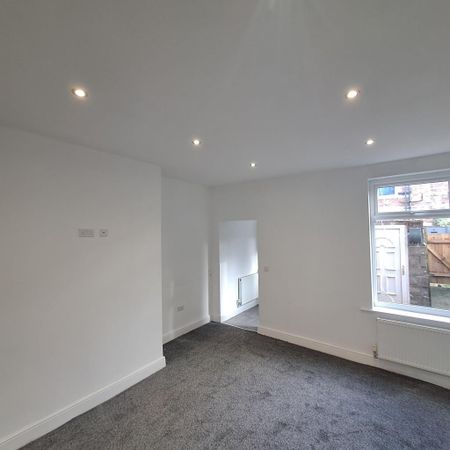 2 bedroom terraced house to rent - Photo 4