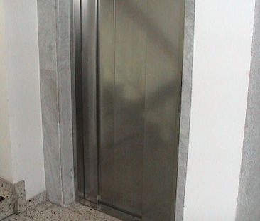 Komplett sanierte 1-Zi-Whg., in verkehrsgünstiger Lage - Photo 2