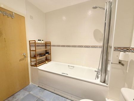 2 bedroom flat to rent - Photo 5