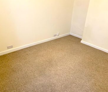 Firgrove Road, So15 - Photo 2