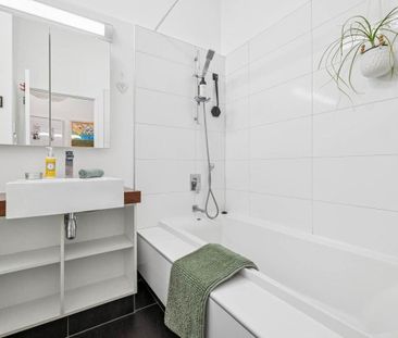 Sunny 2 Bedroom + Flexi Room Townhouse in Herne Bay - Photo 3