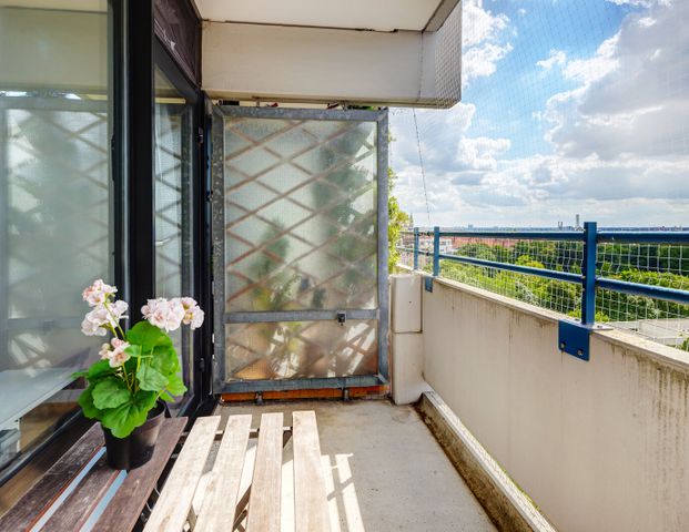 Sunny studio apartment near Rosenheimer Platz - Photo 1