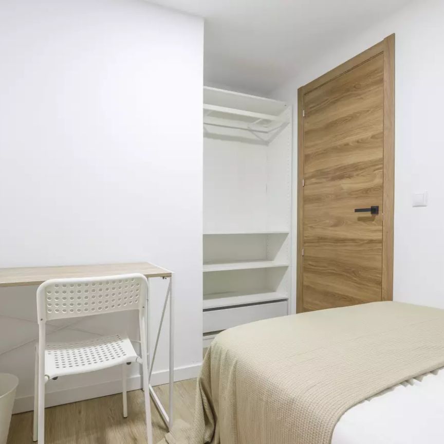 Room in a shared 6-bedroom apartment for rent in Els Orriols. - Foto 1