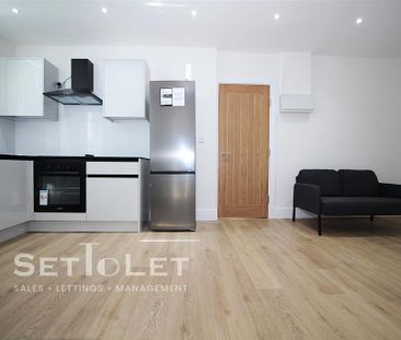 3 bedroom flat to rent - Photo 6