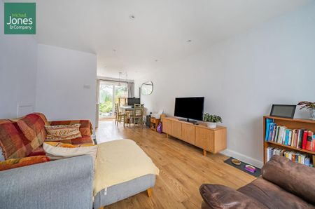 2 bedroom end of terrace house to rent - Photo 2