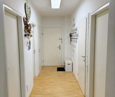 Traumhafte Wohnung in Hörsching - Zuhause mit Loggia und Grünblick! - Foto 2