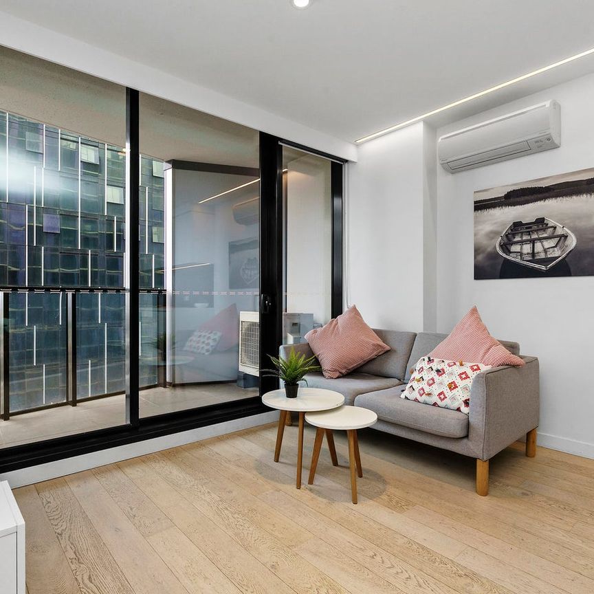 Light Filled & Spacious in the Iconic Light House Tower. - Photo 1