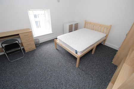 House - Terraced For Rent Park Street, Pontypridd - Photo 3