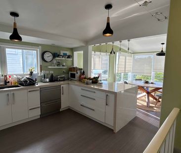 4-bedroom character home, with sea views and sun - Photo 5