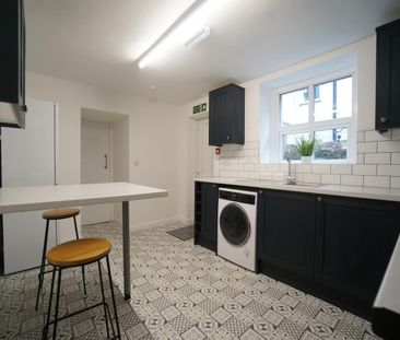 7 Holyhead Road Apartment - Photo 5