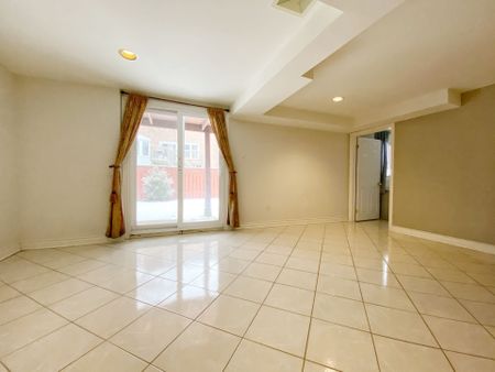 For Lease - 1 Teasdale Court, Aurora, Ontario - Photo 4