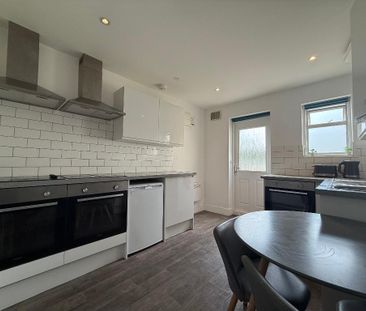 Brassie Avenue, East Acton, London, W3 7DE - Photo 1