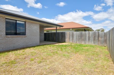 :: 3D TOUR :: BEAUTIFULLY PRESENTED LOW MAINTENANCE HOME - Photo 4