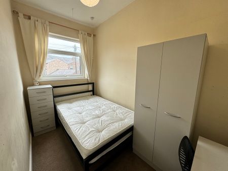 Willis Street, Heslington Road - P2301 - Photo 5